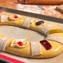 Load image into Gallery viewer, PRE-RECORDED 🎥 Traditional Rosca de Reyes 👑 online class!
